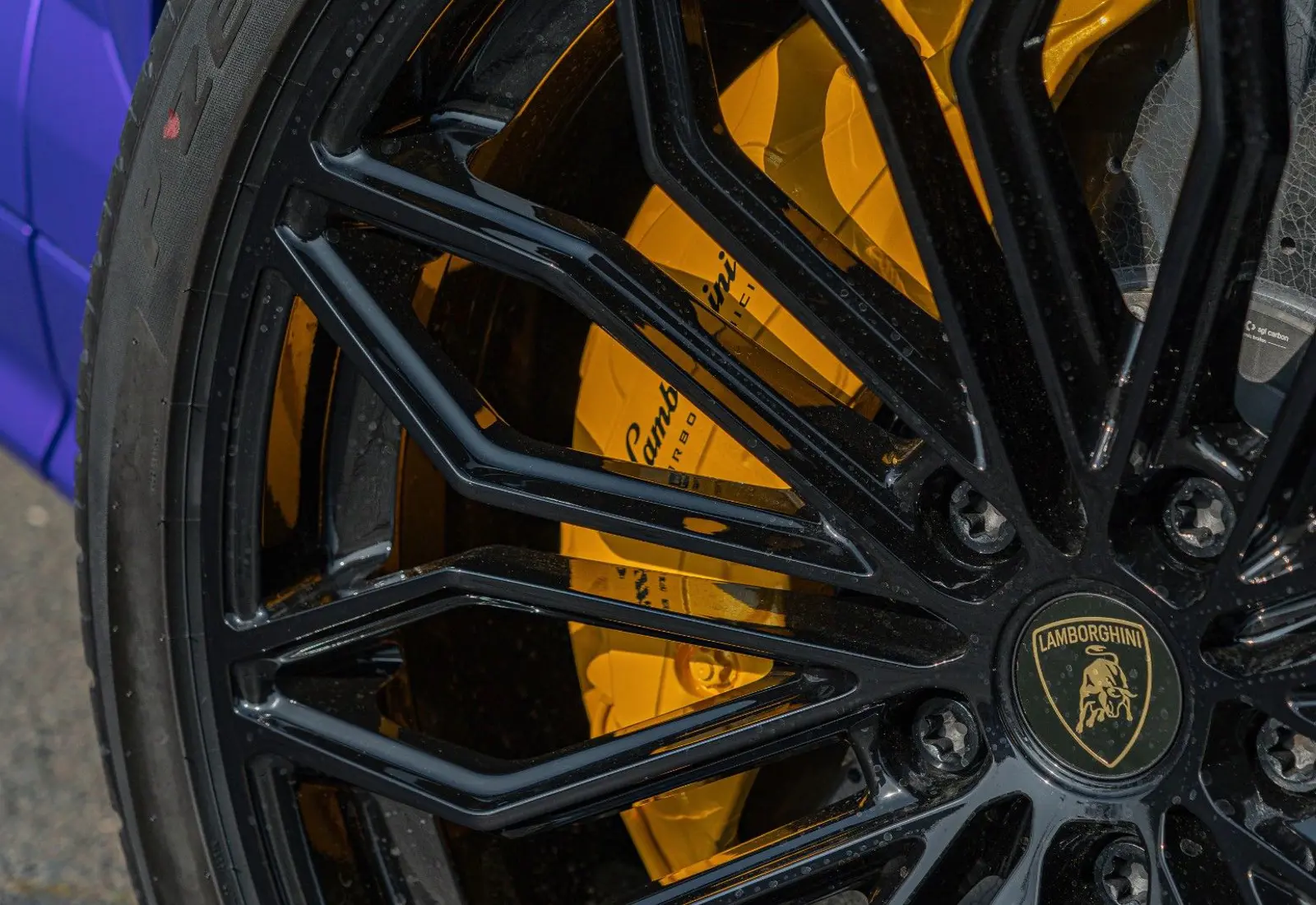 Lamborghini Urus SE * AD PERSONAM * VIOLA HONGKONG * MASSAGE * VOLL - 135938