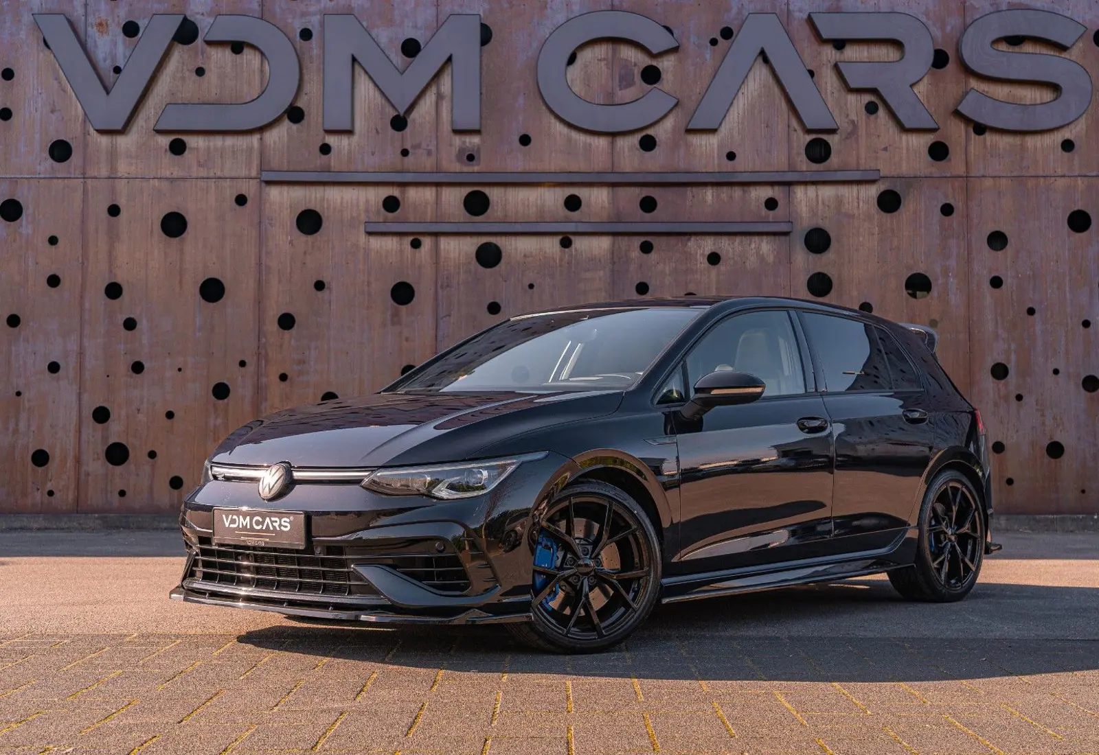 Volkswagen Golf VIII R * PERFORMANCE * AKRA * PANO * HUD * MAXTON * VO - 133046