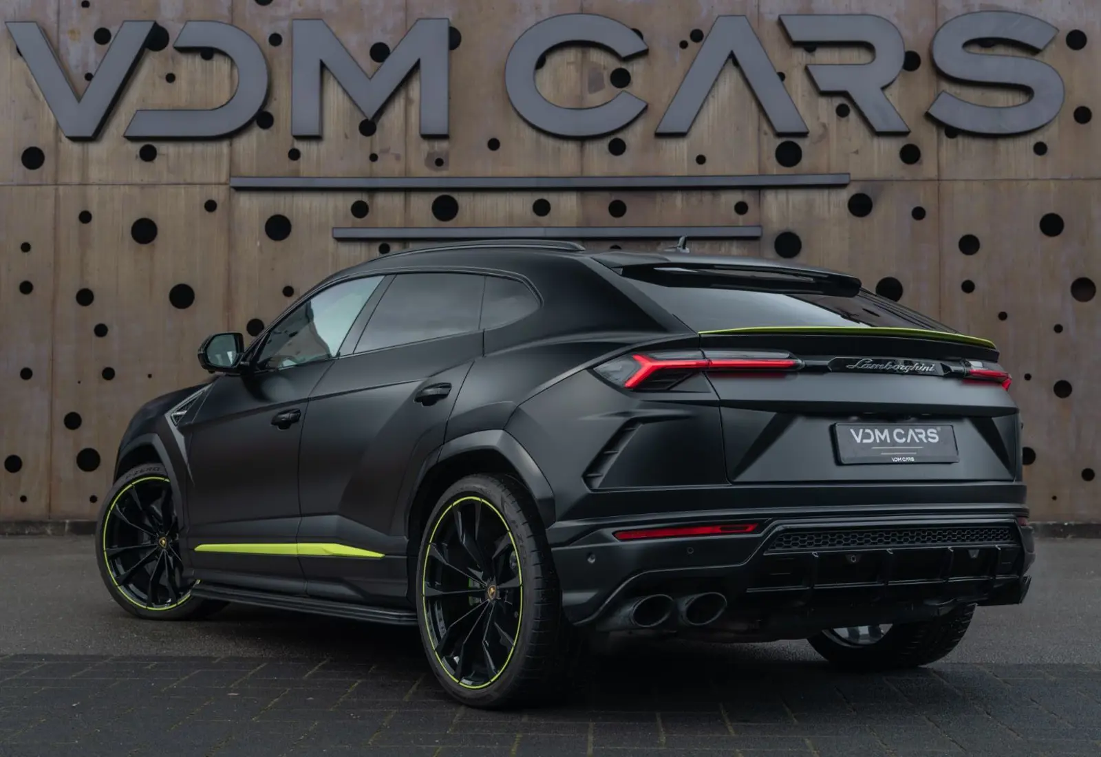 Lamborghini Urus * 4-SITZ * CARBON * ORIG. MATTLACK * GRAPHITE CAP *  - 134515