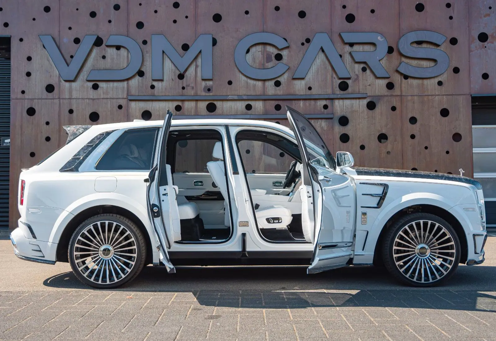 Rolls-Royce Cullinan MANSORY * FORGED CARBON * ONLY 7600 KM *  - 104145