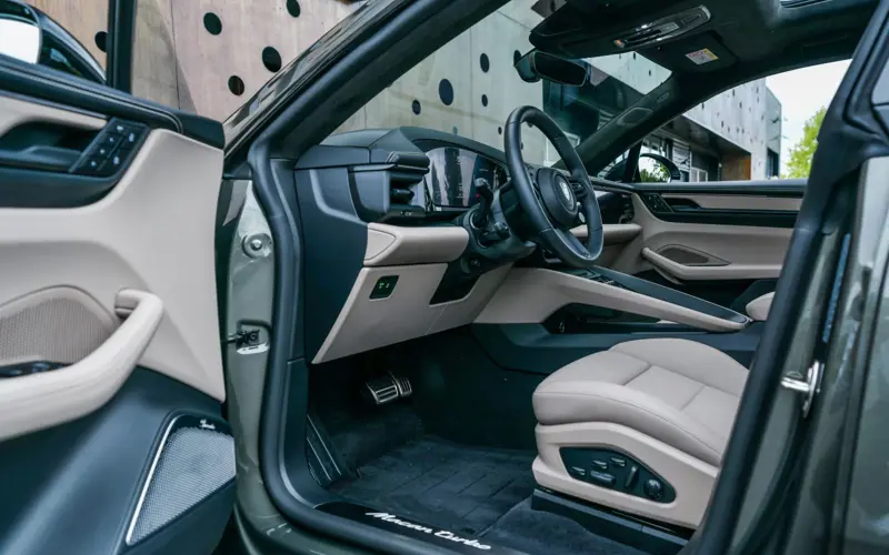 Porsche Macan Turbo Electric * INNO * P.DISPLAY * H.LENK * PANO - 115077