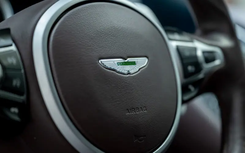 Aston Martin DB11 4.0 V8 * 9.564 km * INSPEKTION NEU * B&amp;O * 360 *  - 147426