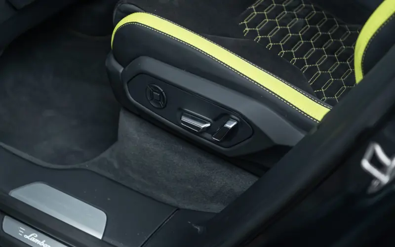 Lamborghini Urus * 4-SITZ * CARBON * ORIG. MATTLACK * GRAPHITE CAP *  - 134533