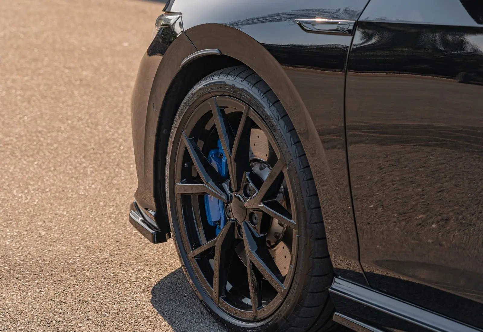 Volkswagen Golf VIII R * PERFORMANCE * AKRA * PANO * HUD * MAXTON * VO - 133057