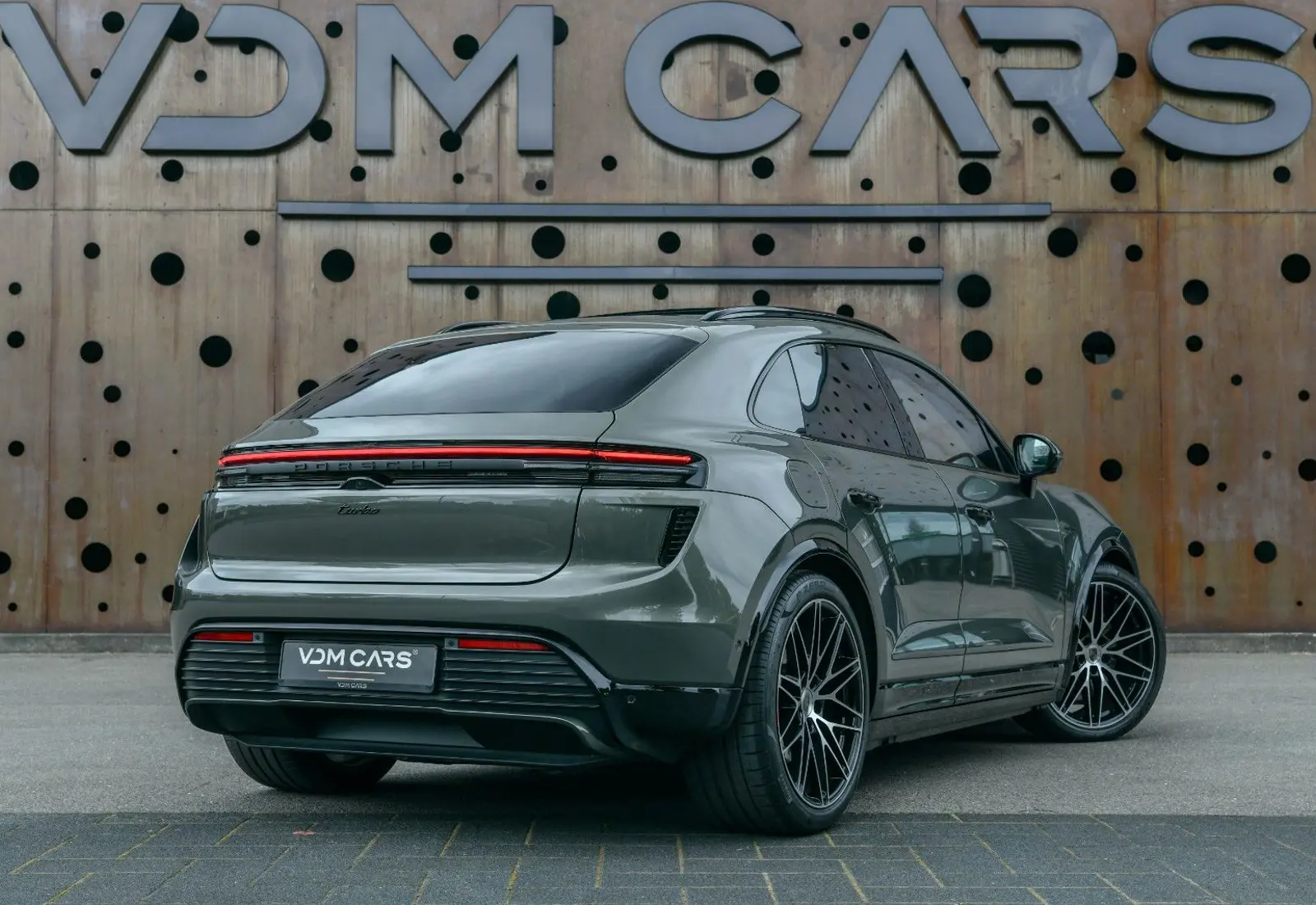 Porsche Macan Turbo Electric * INNO * P.DISPLAY * H.LENK * PANO - 115065