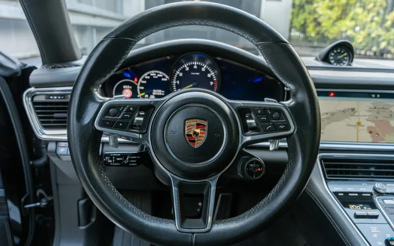 Porsche Panamera Sport Turismo 4 E-Hybrid * SPORTPAKET * CH - 150490