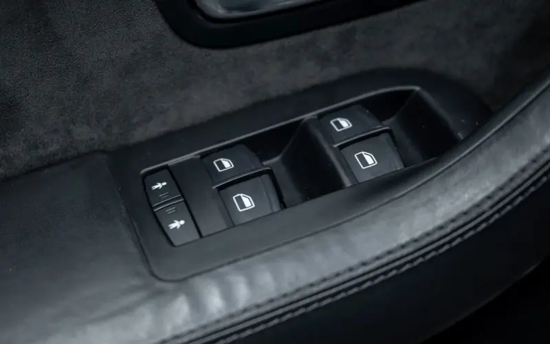 Audi S8 5.2 quattro * MASSAGE * LUFTFEDERUNG * CARBON *  - 132985