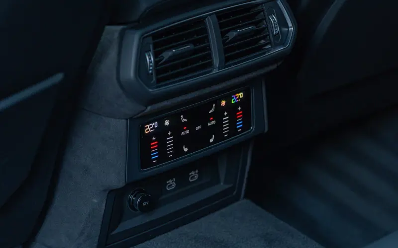 Lamborghini Urus SE * AD PERSONAM * VIOLA HONGKONG * MASSAGE * VOLL - 135967