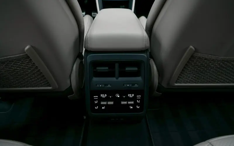 Porsche Macan Turbo Electric * INNO * P.DISPLAY * H.LENK * PANO - 115091