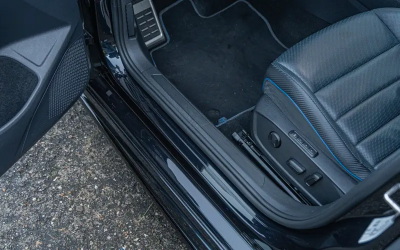 Volkswagen Golf VIII R * PERFORMANCE * AKRA * PANO * HUD * MAXTON * VO - 133082