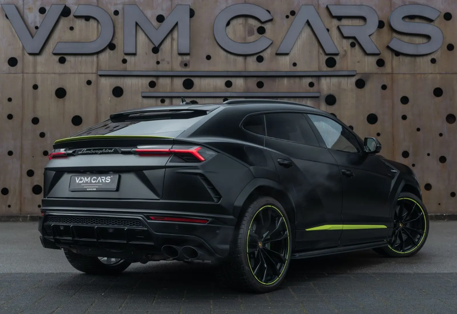 Lamborghini Urus * 4-SITZ * CARBON * ORIG. MATTLACK * GRAPHITE CAP *  - 134513