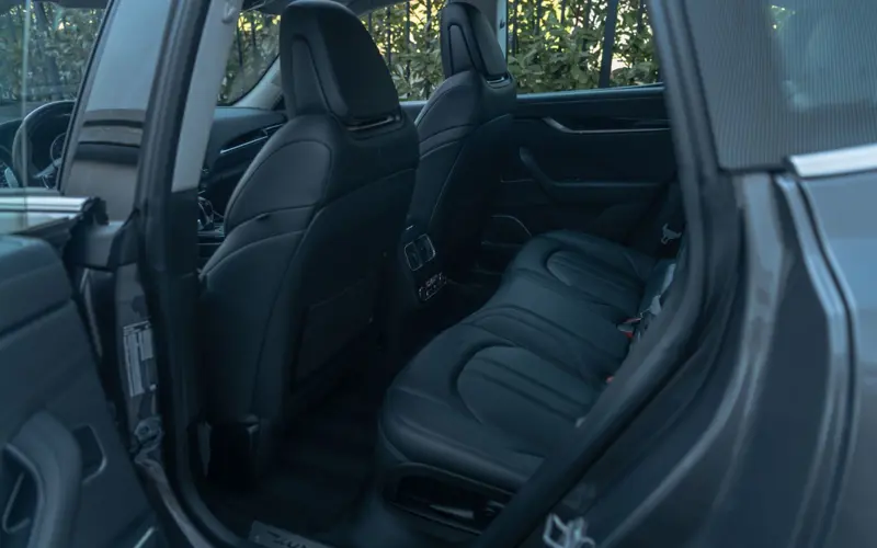 Maserati Levante Diesel * 1. HAND * SERVICE NEU * PANO * ACC * 360 - 122381