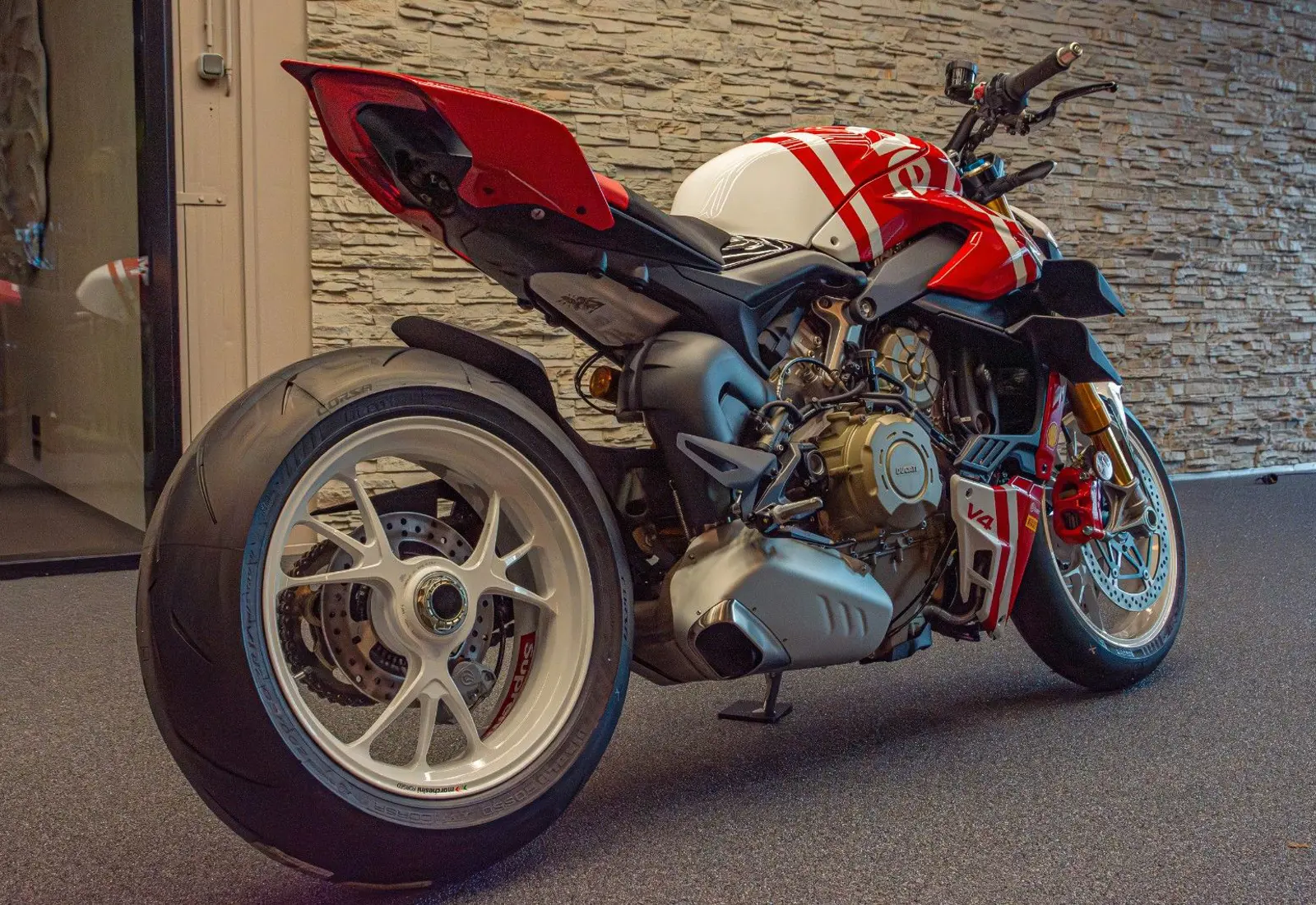 Ducati Streetfighter V4 Supreme. * 1 OF 250 LIMITED ED - 102796