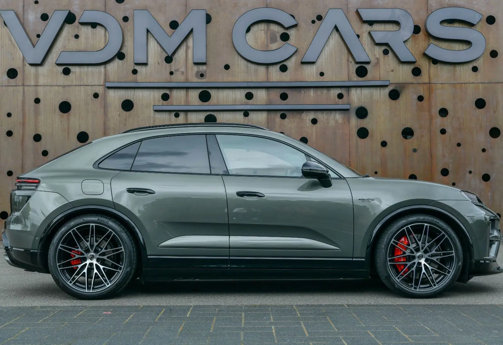 Porsche Macan Turbo Electric * INNO * P.DISPLAY * H.LENK * PANO - 115068