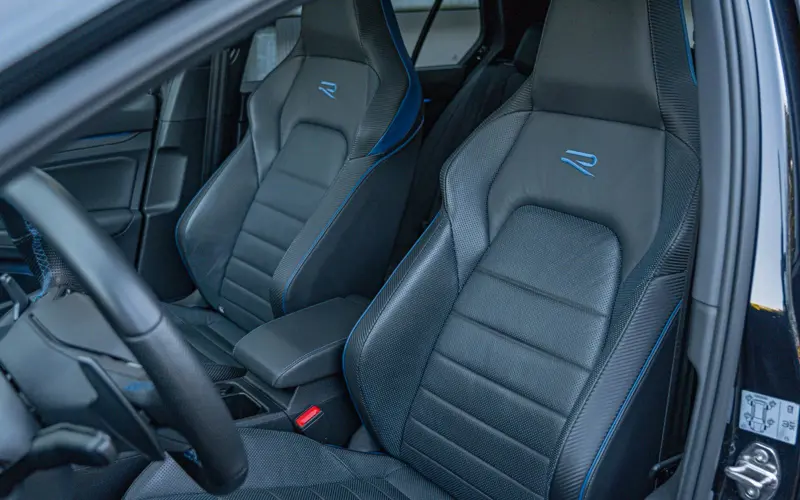 Volkswagen Golf VIII R * PERFORMANCE * AKRA * PANO * HUD * MAXTON * VO - 133070