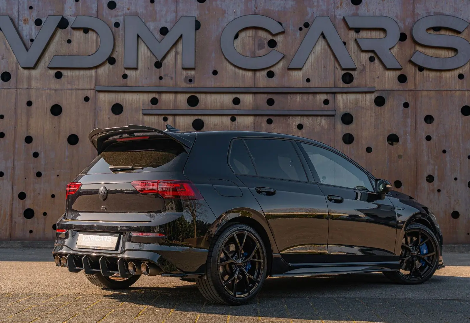 Volkswagen Golf VIII R * PERFORMANCE * AKRA * PANO * HUD * MAXTON * VO - 133051