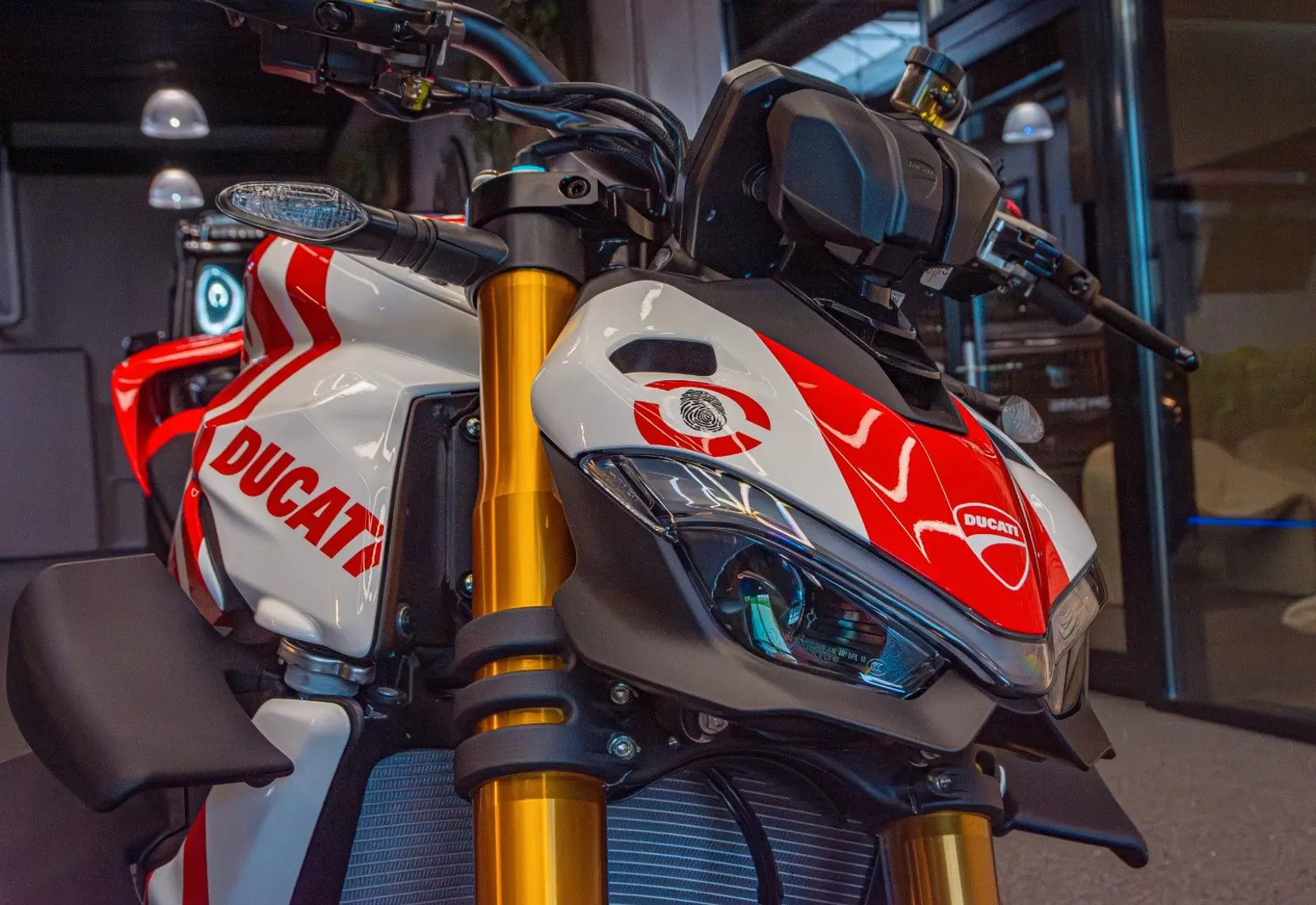 Ducati Streetfighter V4 Supreme. * 1 OF 250 LIMITED ED - 102798