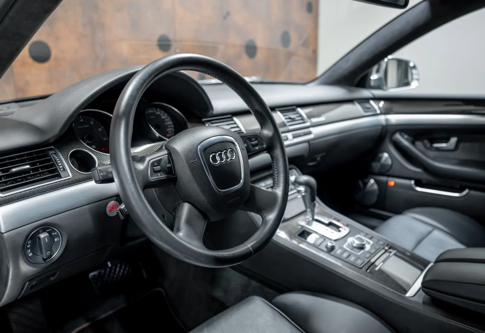 Audi S8 5.2 quattro * MASSAGE * LUFTFEDERUNG * CARBON *  - 132966