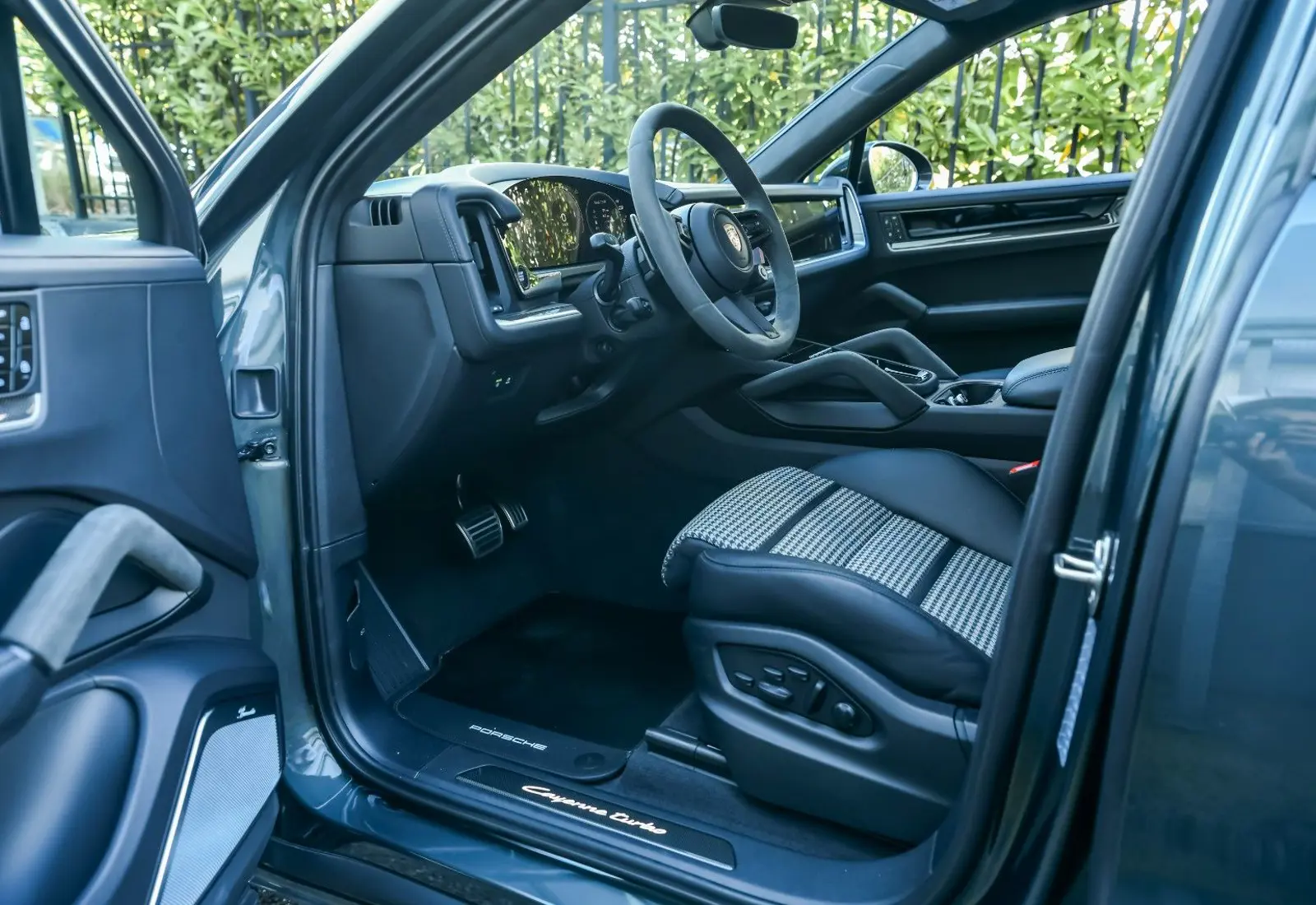 Porsche Cayenne Coupe Turbo E-Hybrid * PTS * GT PACKAGE *  - 115722