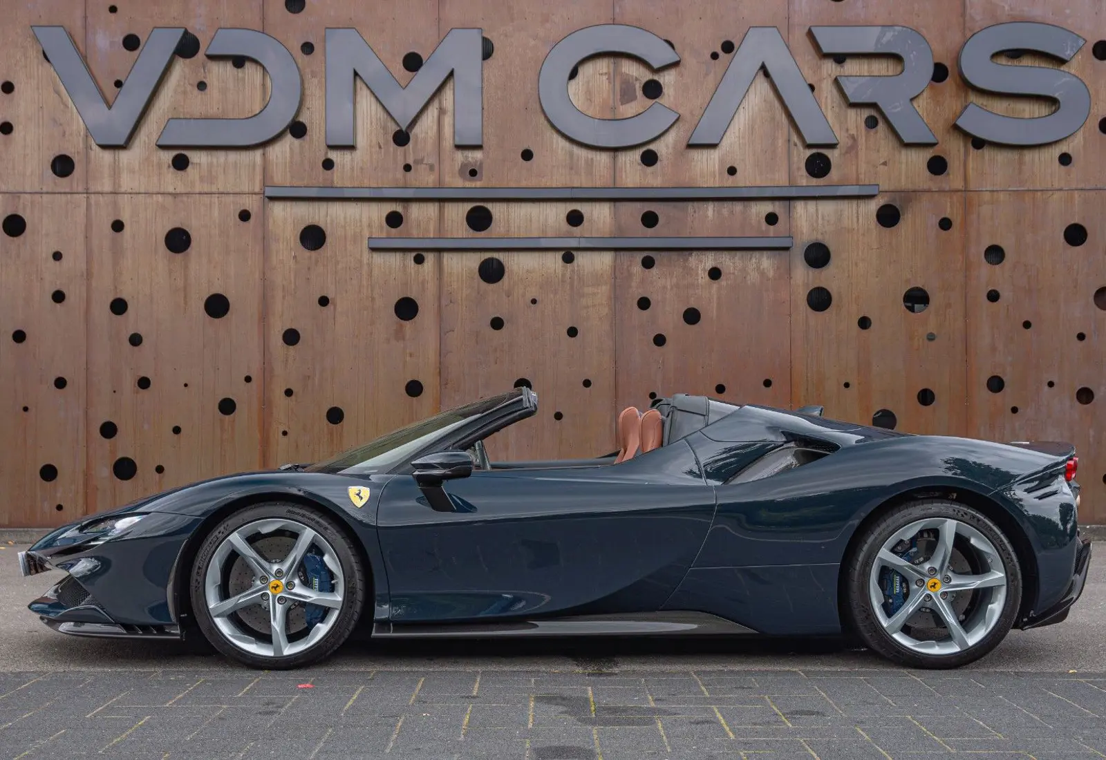 Ferrari SF90 Spider * CARBON(12x) * CARPLAY * LIFT * TWO-TONE *  - 124479