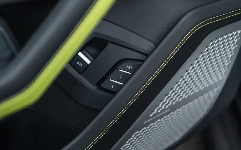 Lamborghini Urus * 4-SITZ * CARBON * ORIG. MATTLACK * GRAPHITE CAP *  - 134529