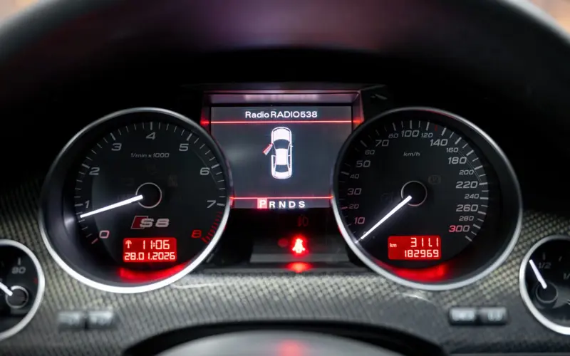 Audi S8 5.2 quattro * MASSAGE * LUFTFEDERUNG * CARBON *  - 132971