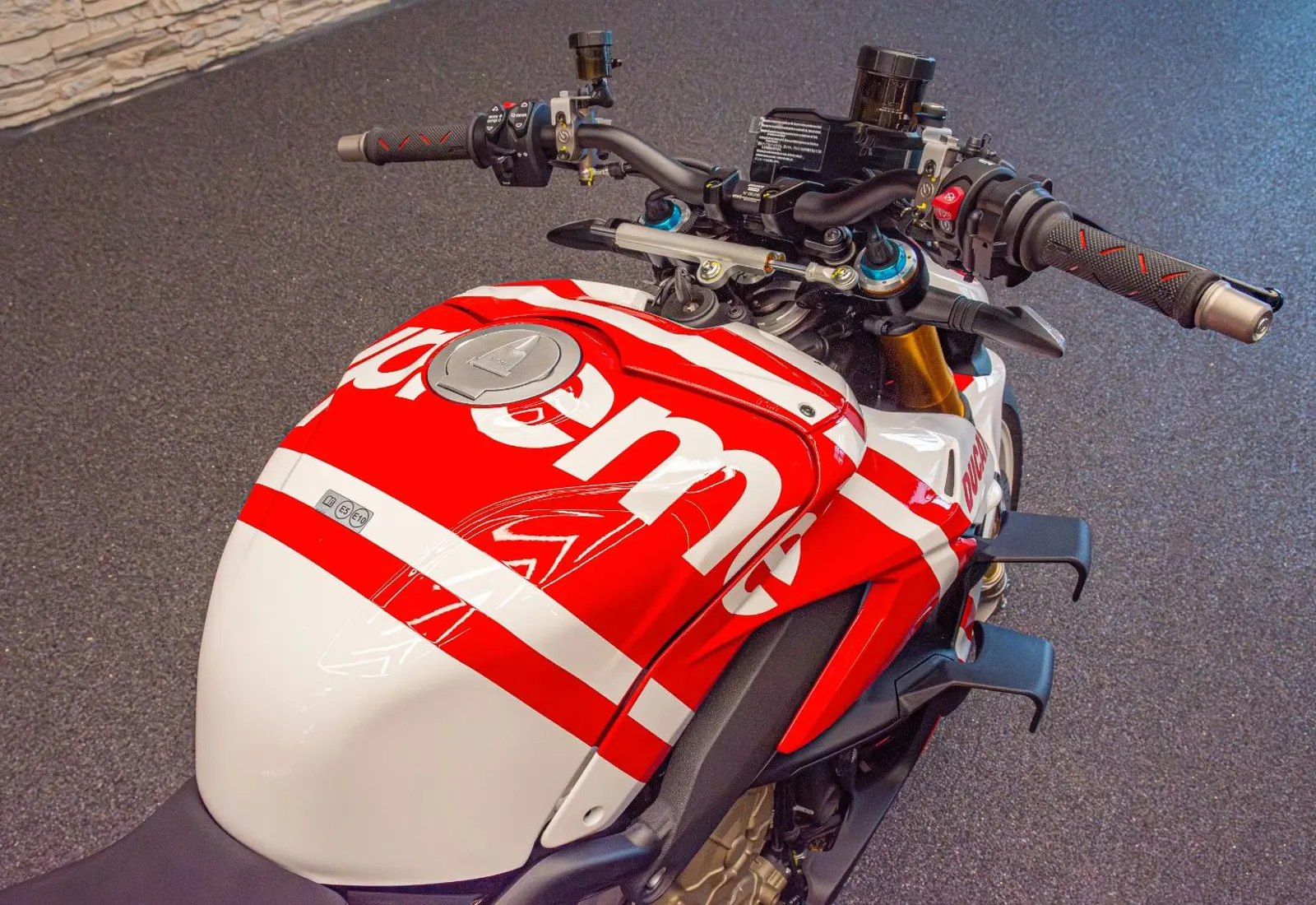 Ducati Streetfighter V4 Supreme. * 1 OF 250 LIMITED ED - 102797
