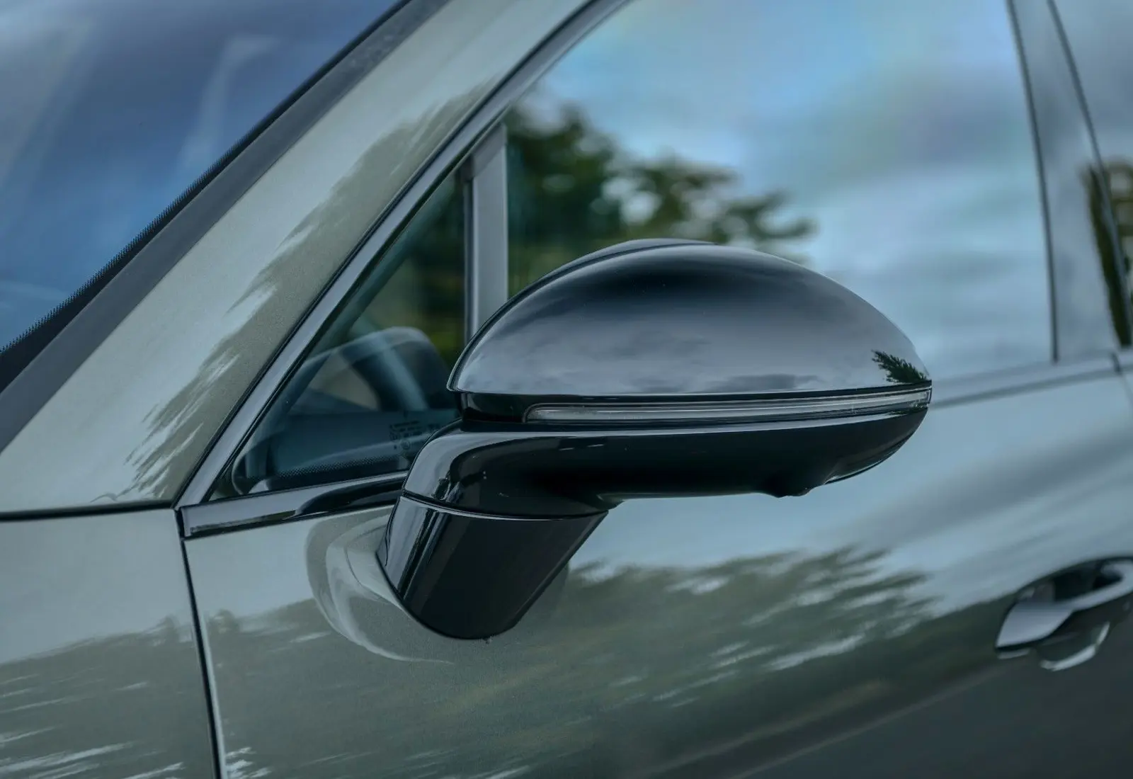 Porsche Macan Turbo Electric * INNO * P.DISPLAY * H.LENK * PANO - 115073